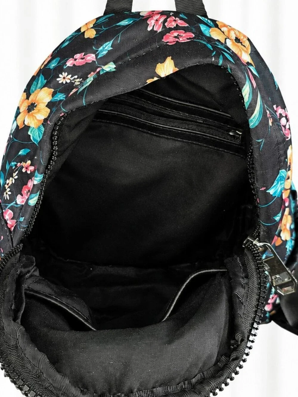 👜 🎒 Madden Girl Black Floral Backpack Multicolor Flowers Adjustable Straps